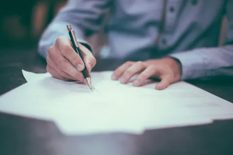С 1 августа в Беларуси увеличились социальные пенсии и выплаты